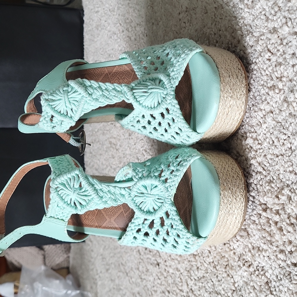 Mint Green Crochet Wedges - Picture 2 of 10